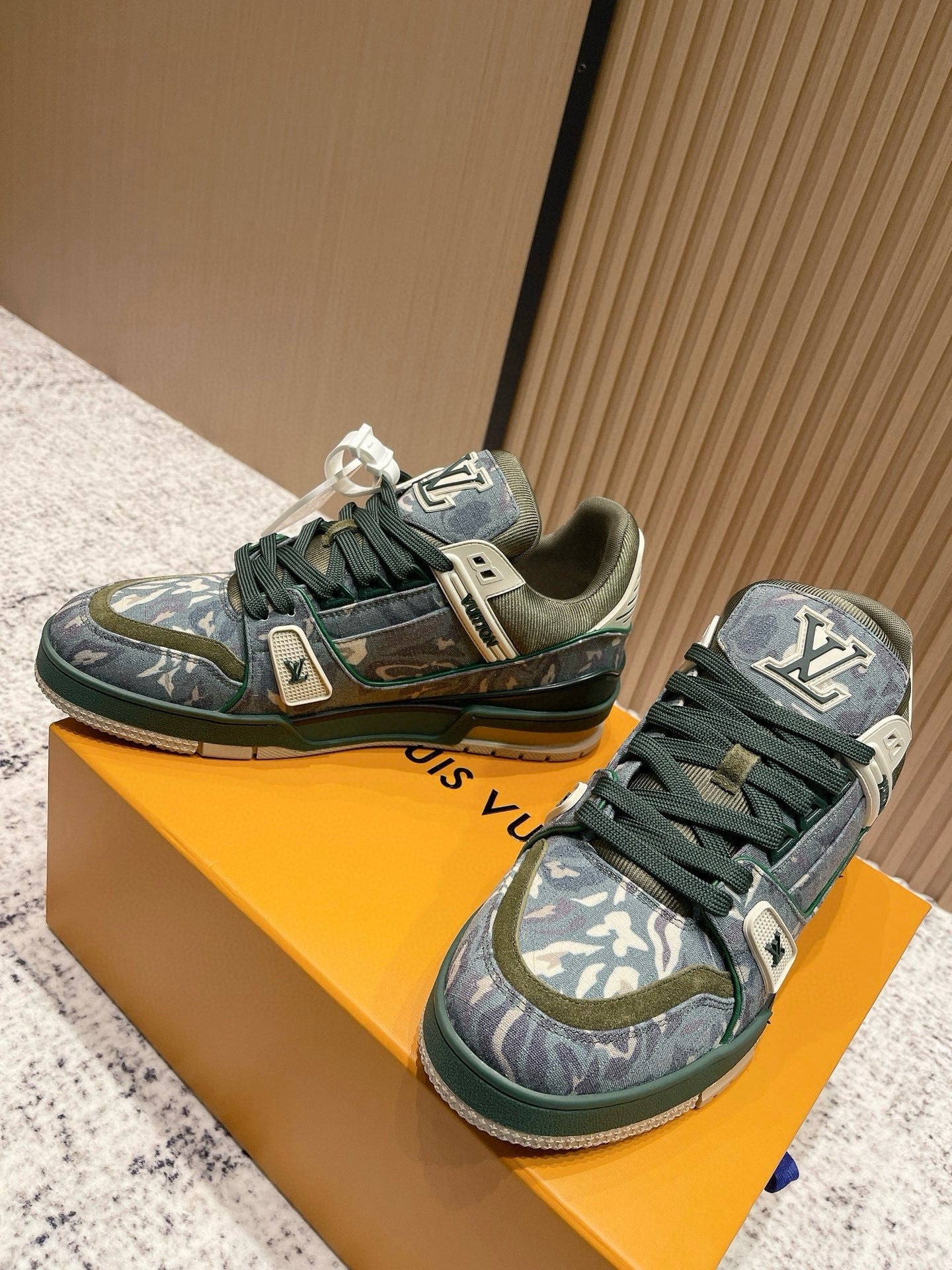 LV Unisex Runway-Style Sneakers