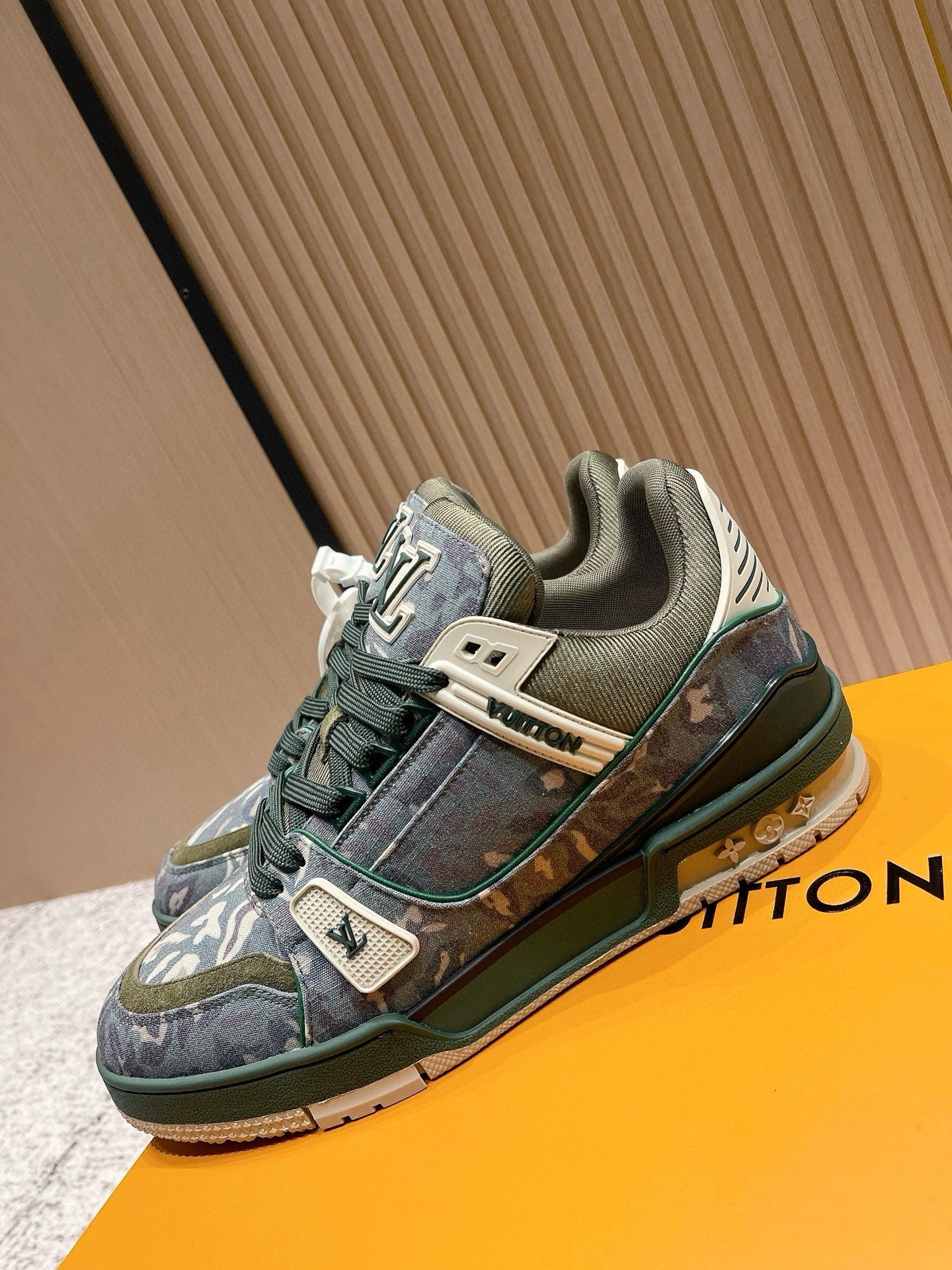 LV Unisex Runway-Style Sneakers
