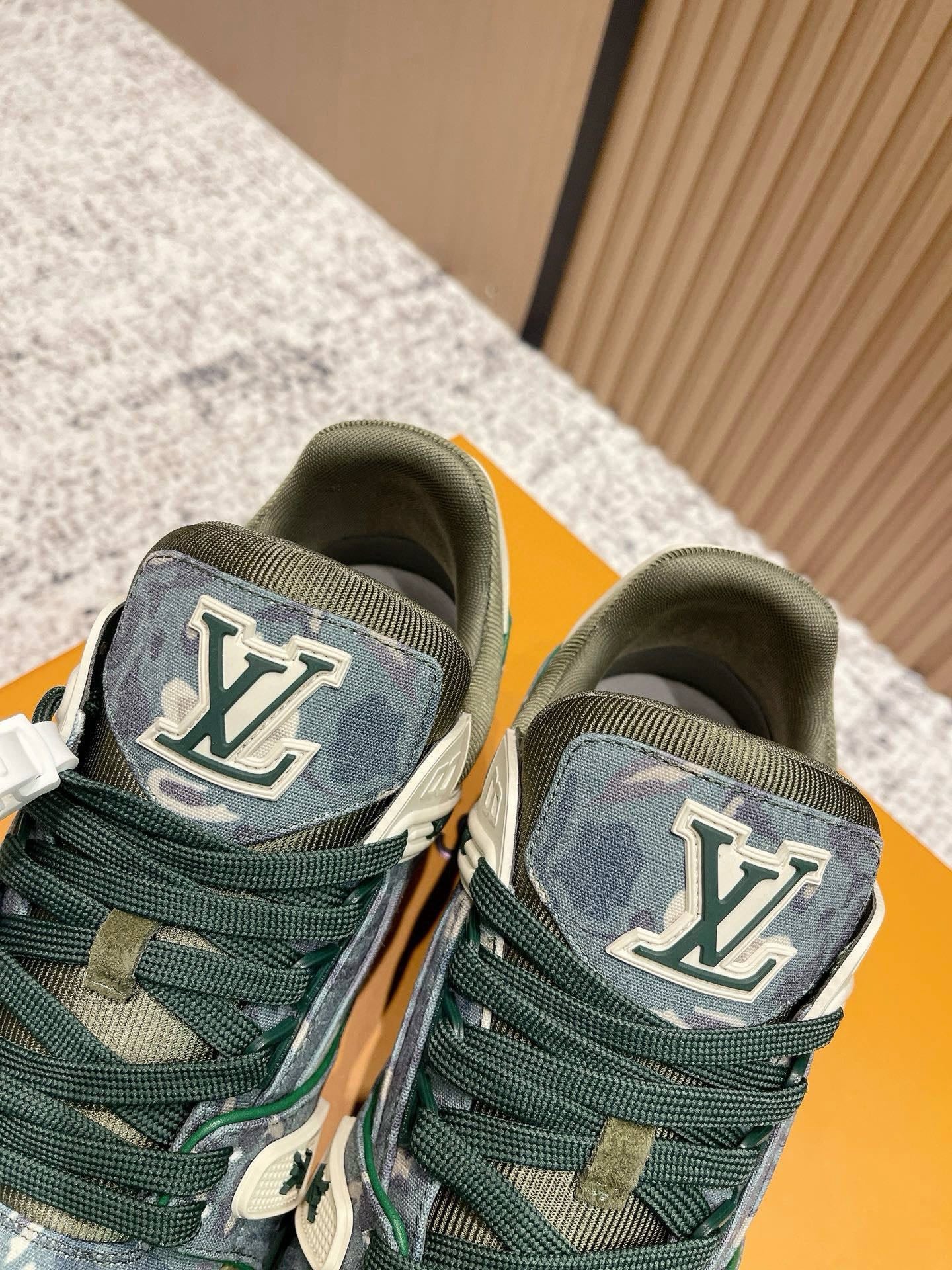 LV Unisex Runway-Style Sneakers