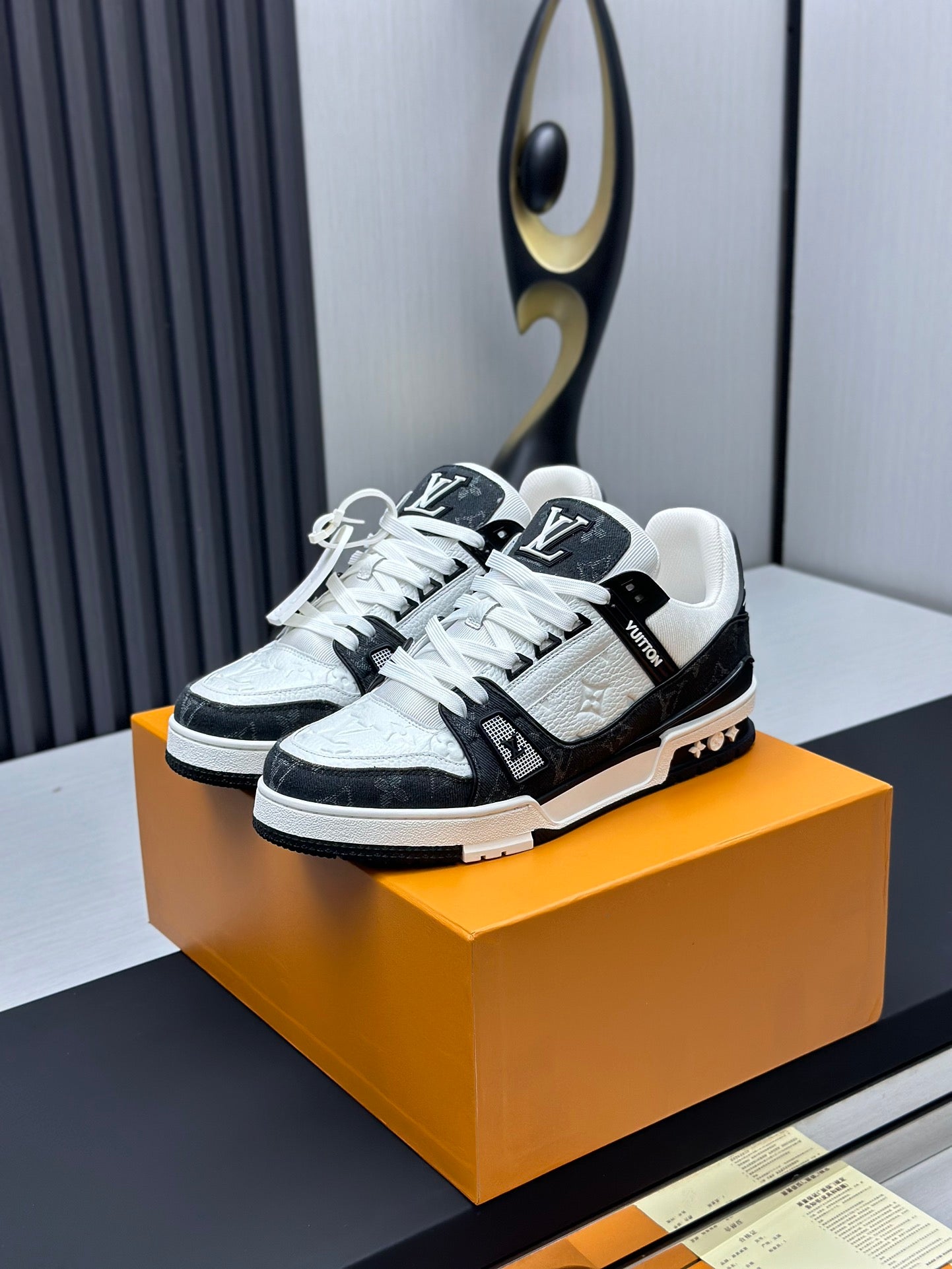 Men's & Women's Runway-Style Sneakers