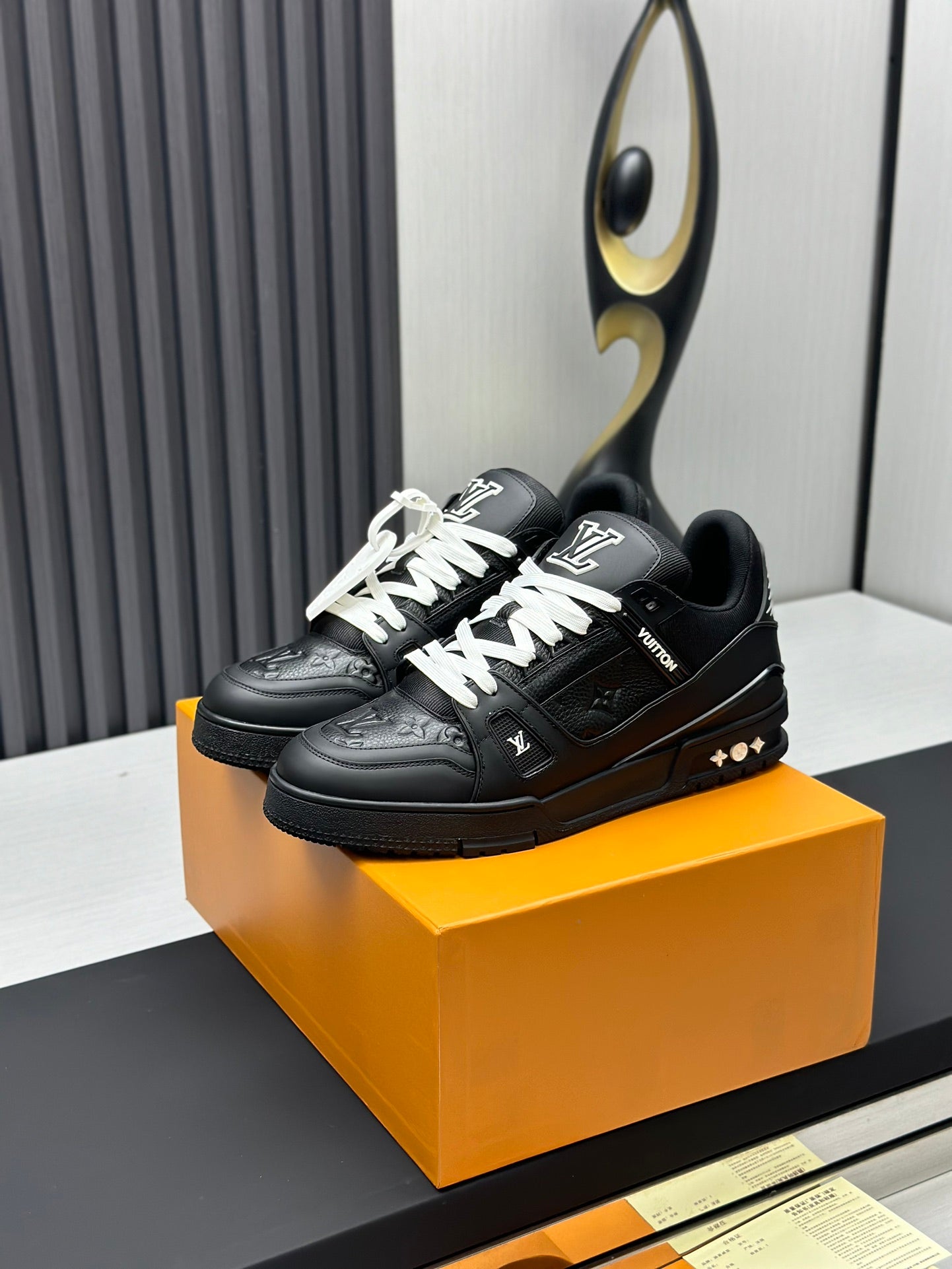 LV Unisex Runway-Style Sneakers