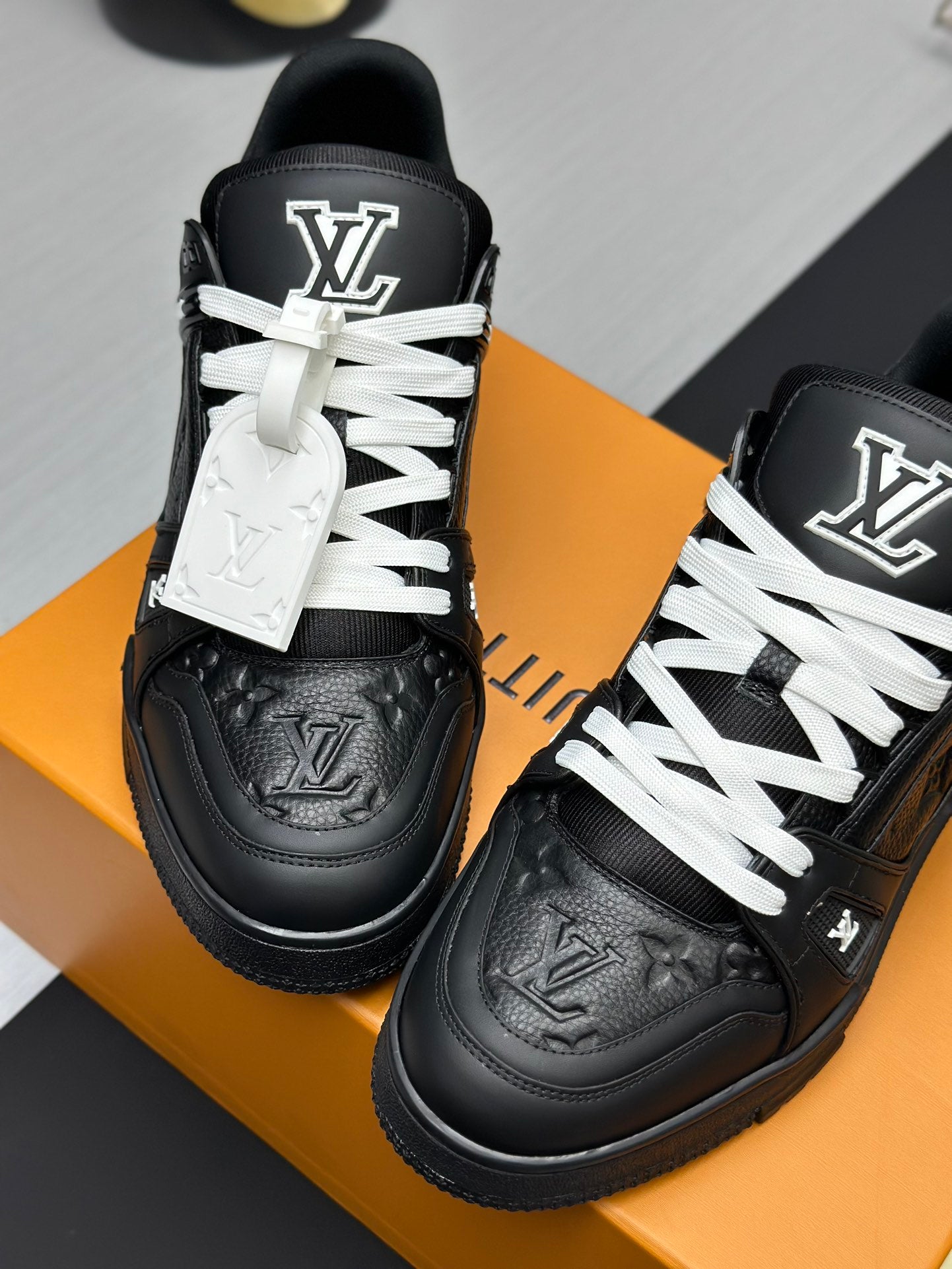 LV Unisex Runway-Style Sneakers